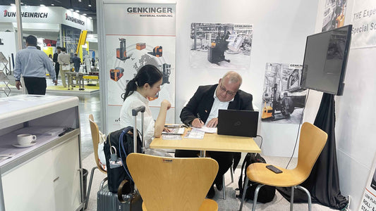 3H Sales Representative Promotes Servo Motor Drive at LogiMAT Exhibition